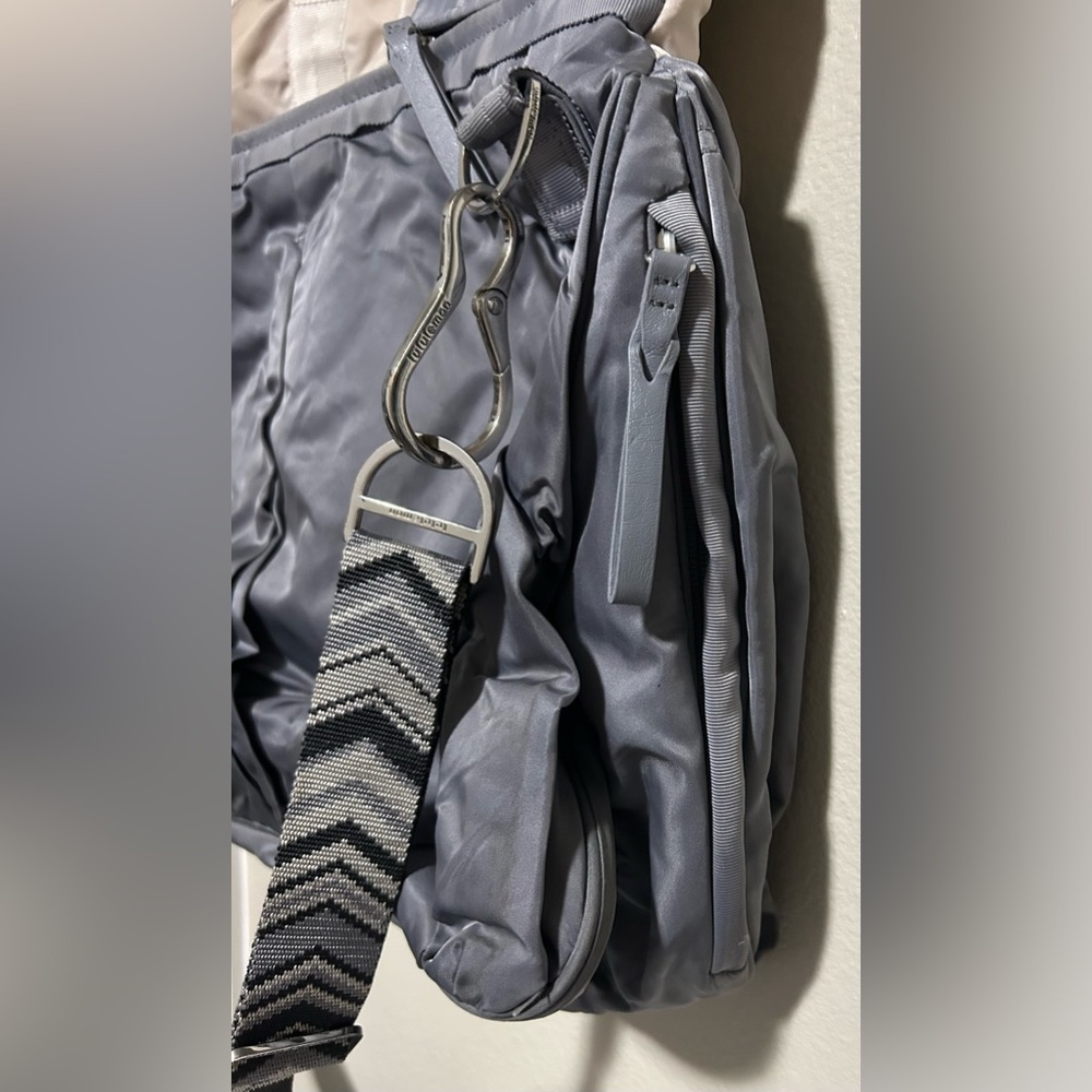 Used lulu lemon bag- grey and off white - Picture 7 of 16